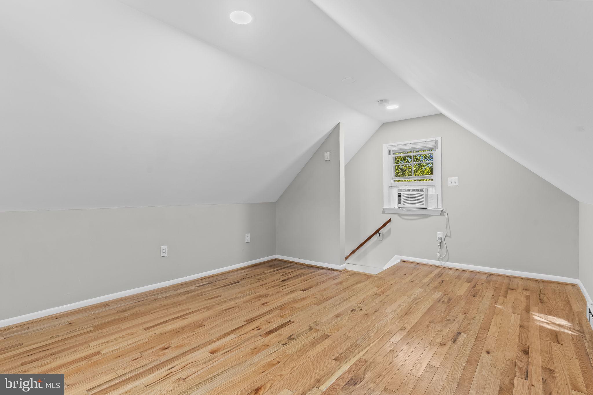 SNUG HARBOR - Residential