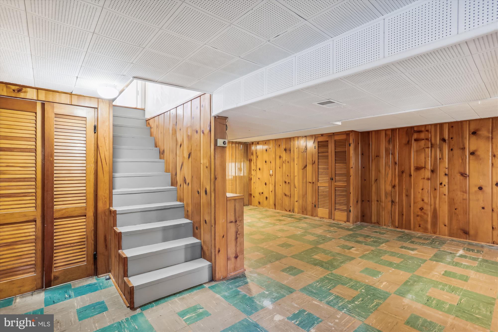 CHESTNUT RIDGE MANOR - Residential