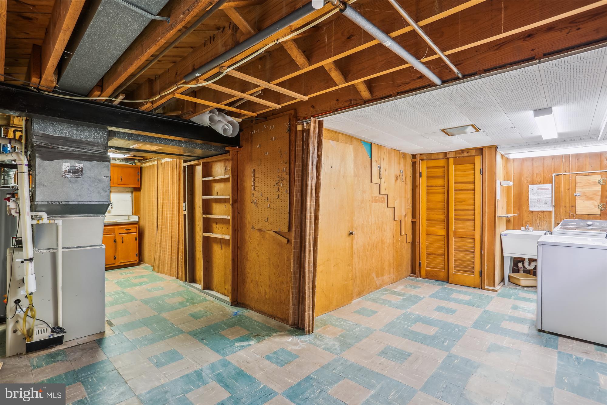 CHESTNUT RIDGE MANOR - Residential