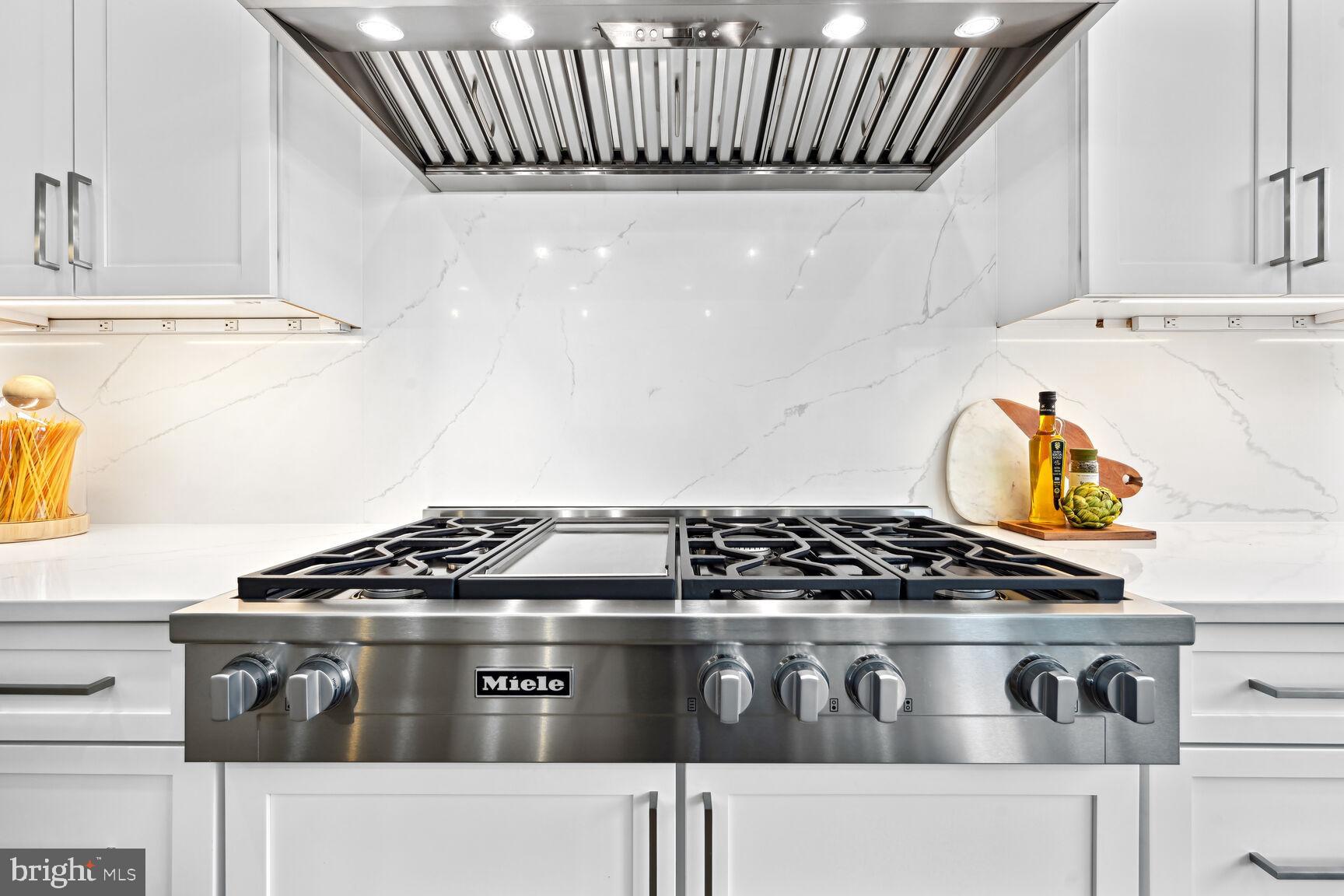 MCLEAN MANOR - Residential