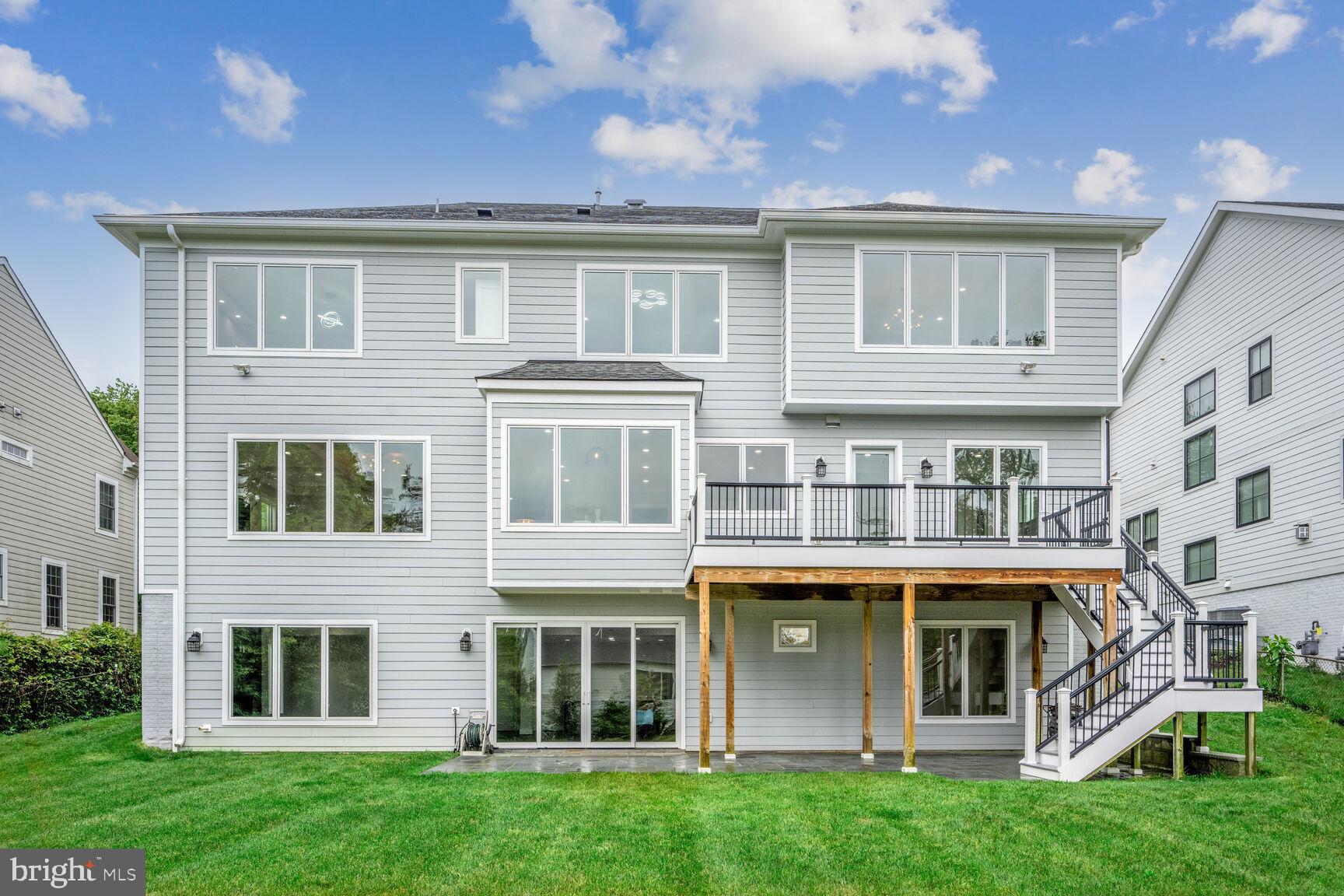 MCLEAN MANOR - Residential