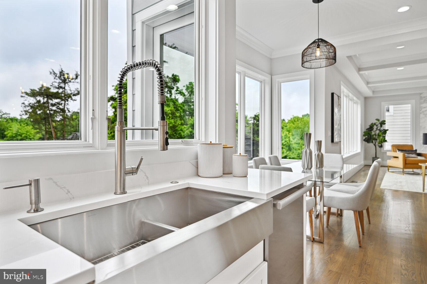 MCLEAN MANOR - Residential