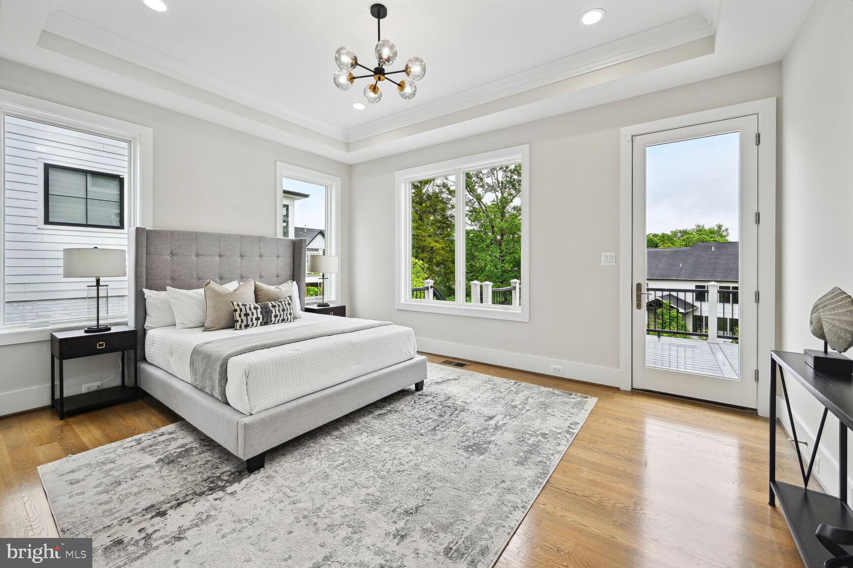 MCLEAN MANOR - Residential