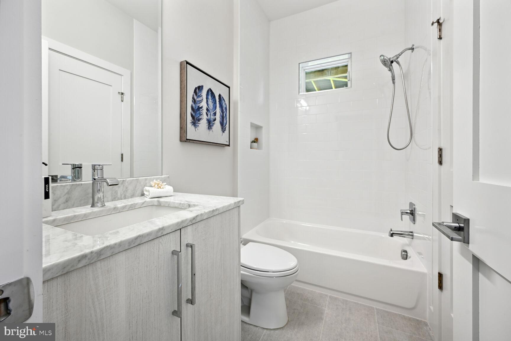 MCLEAN MANOR - Residential