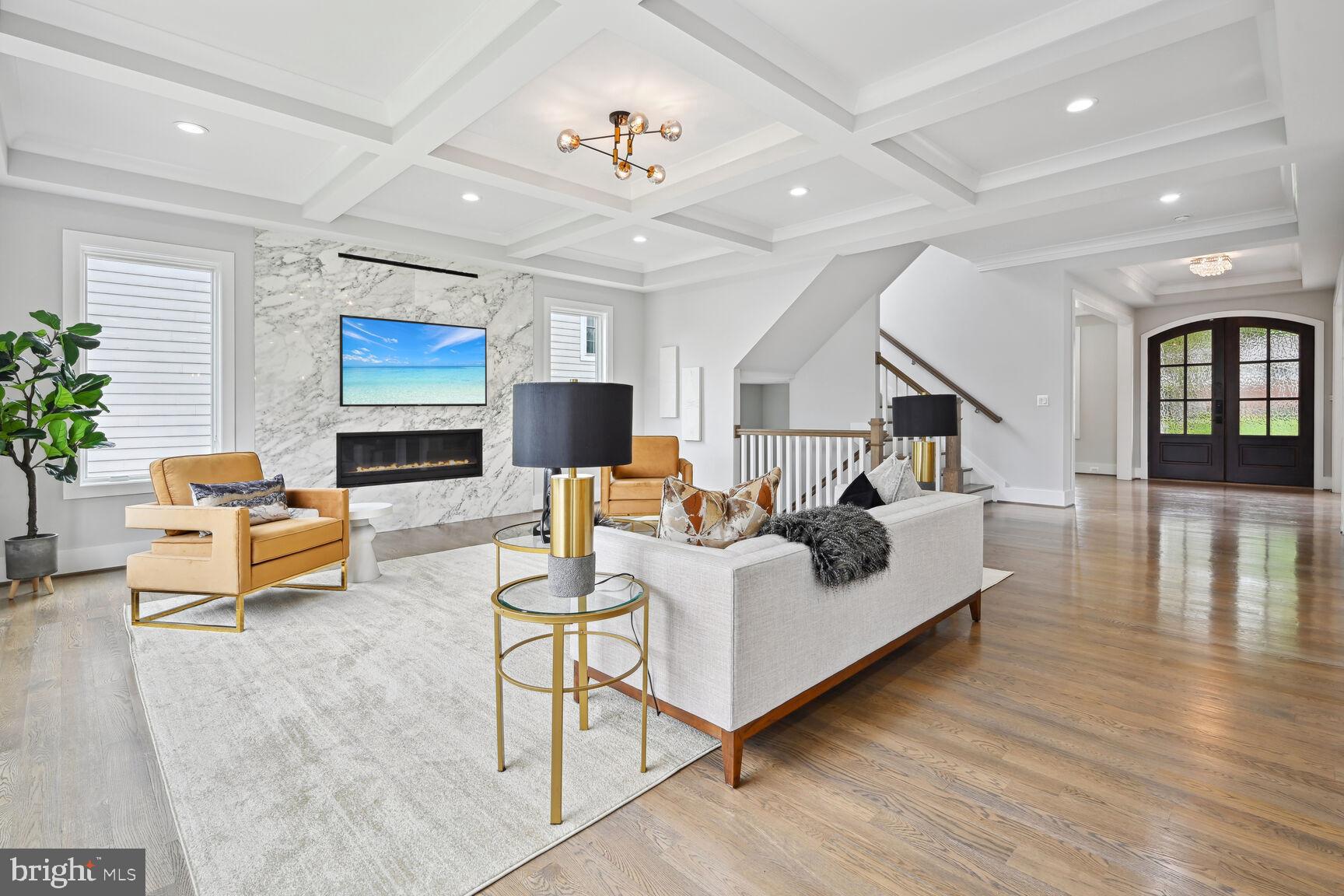 MCLEAN MANOR - Residential