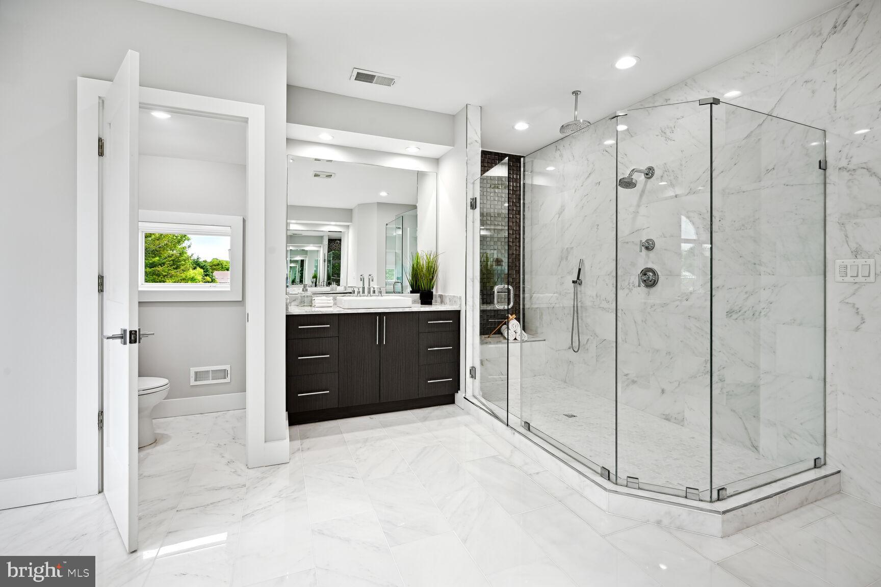 MCLEAN MANOR - Residential