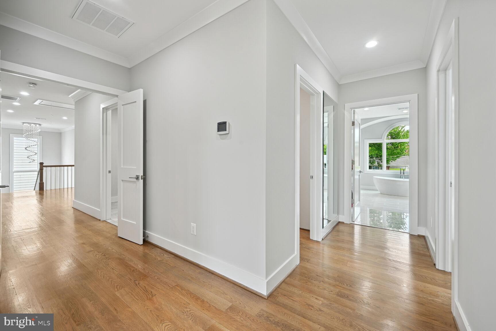 MCLEAN MANOR - Residential