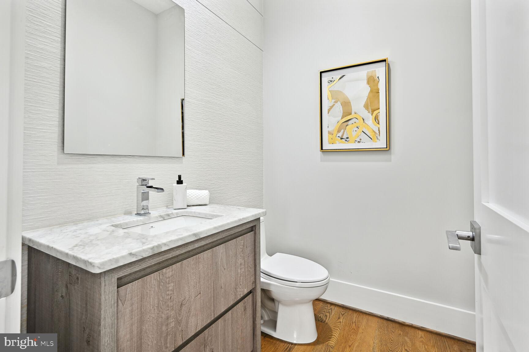 MCLEAN MANOR - Residential