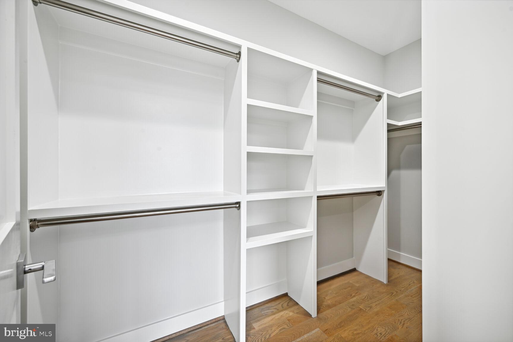 MCLEAN MANOR - Residential