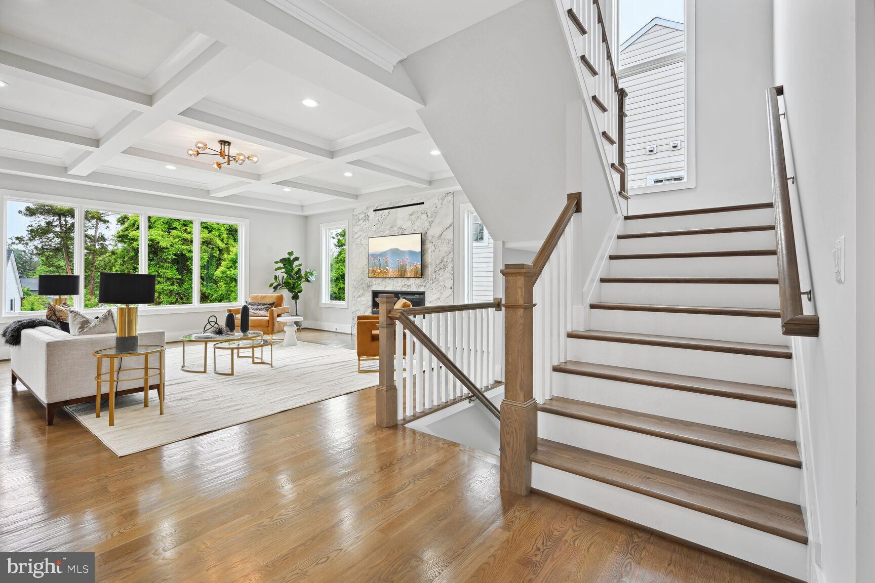 MCLEAN MANOR - Residential