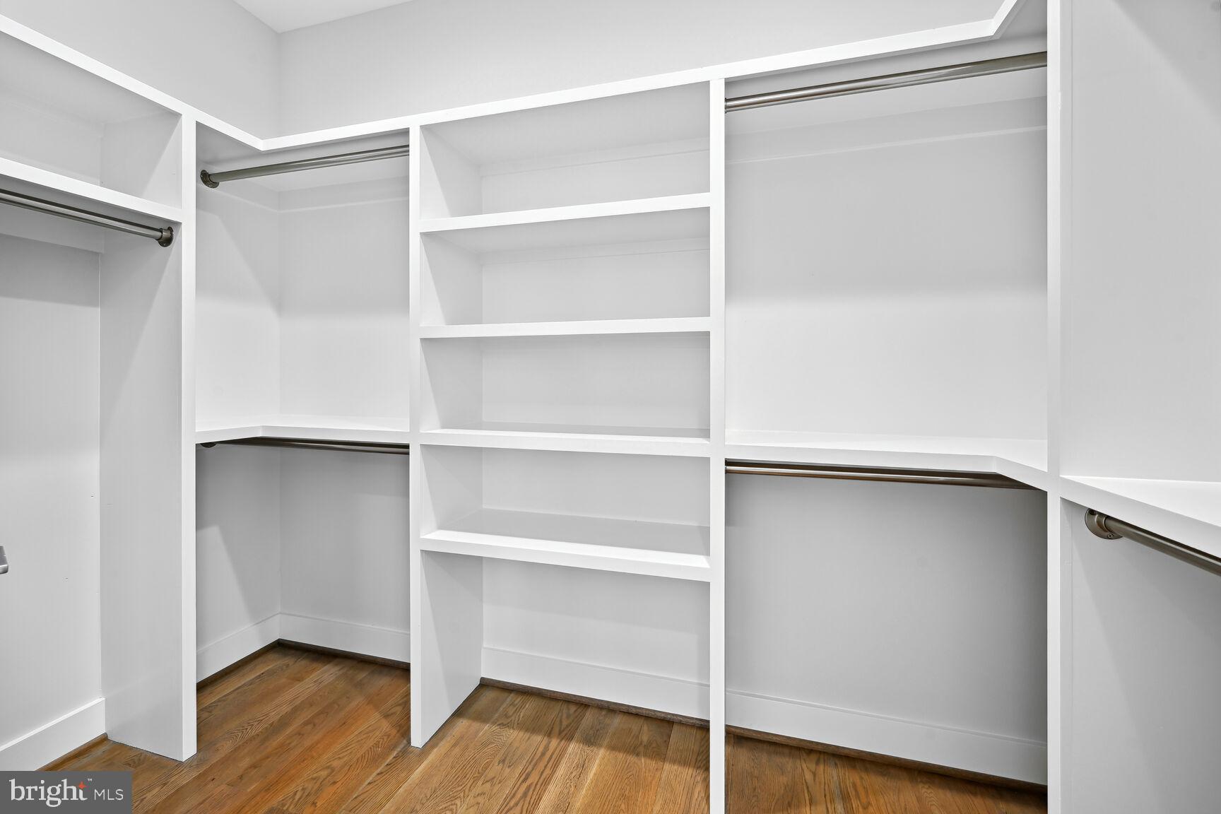 MCLEAN MANOR - Residential