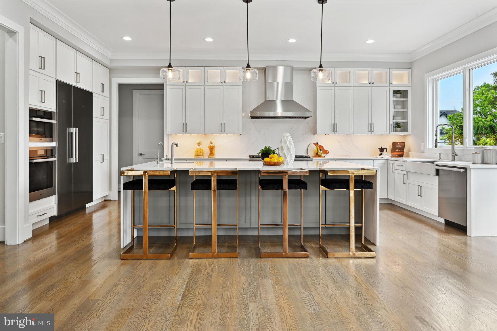 MCLEAN MANOR - Residential