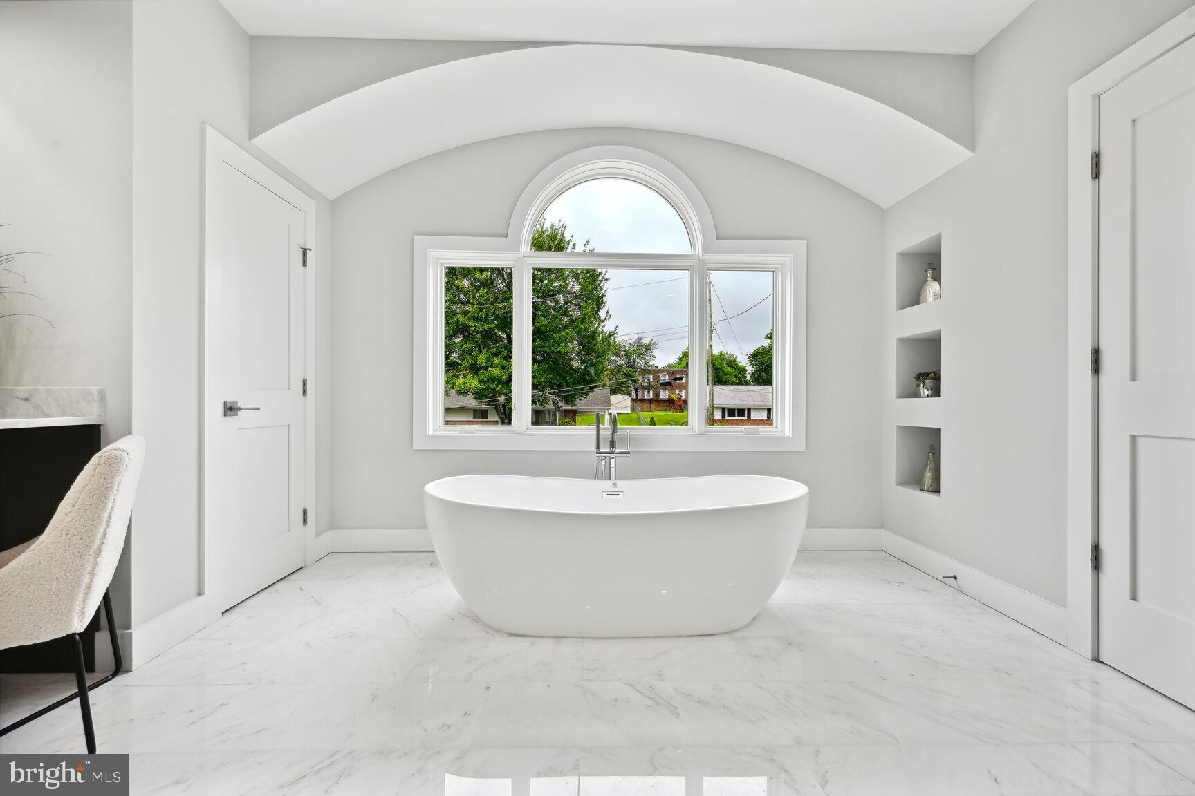 MCLEAN MANOR - Residential