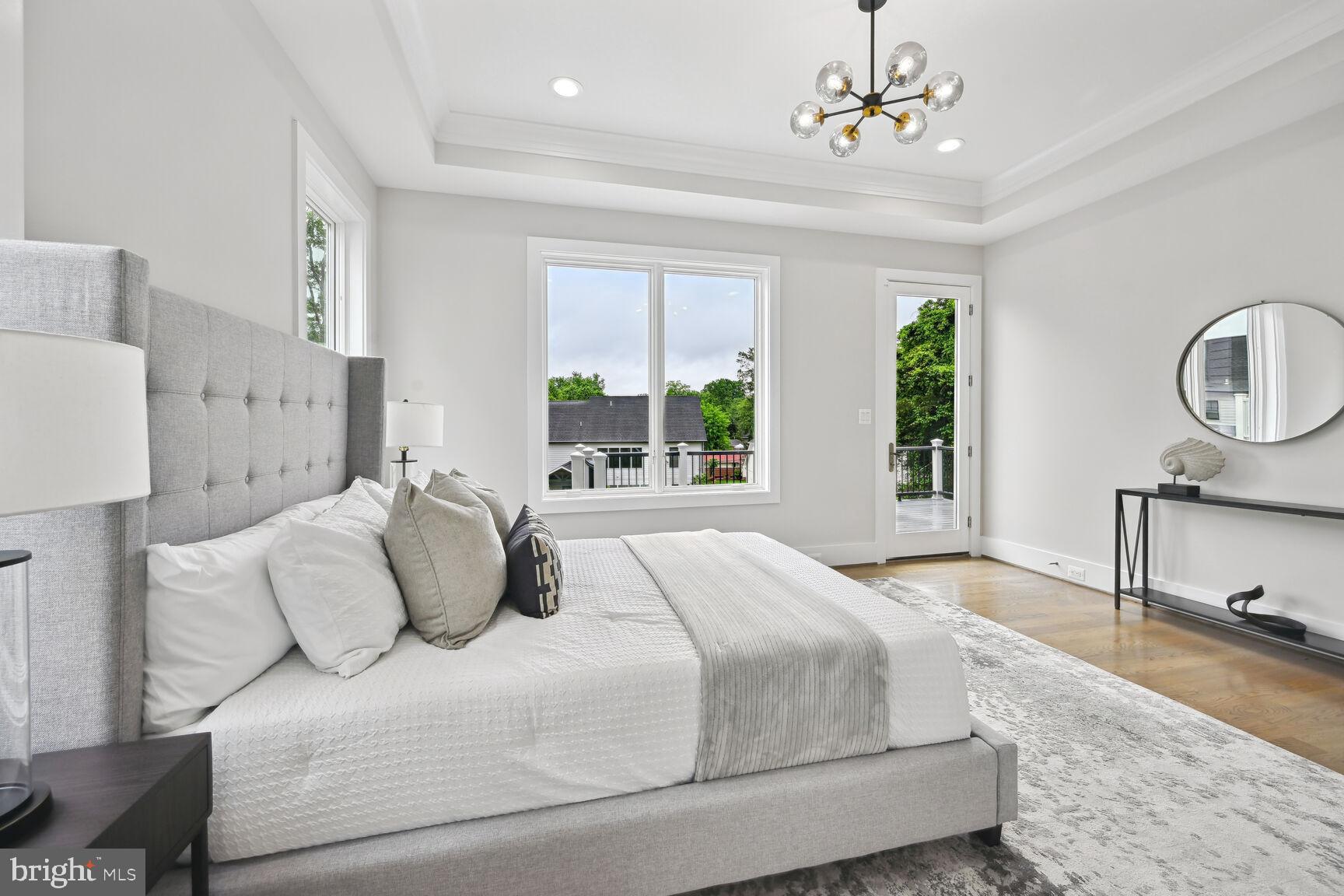 MCLEAN MANOR - Residential