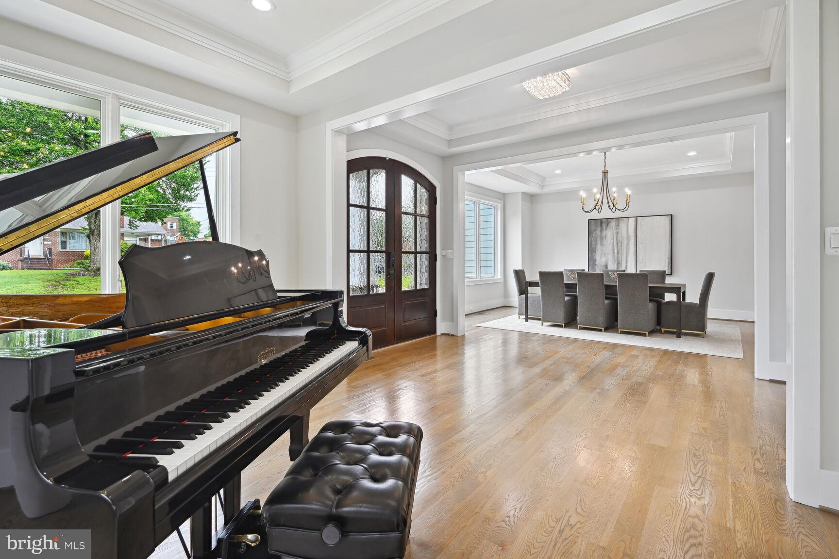 MCLEAN MANOR - Residential