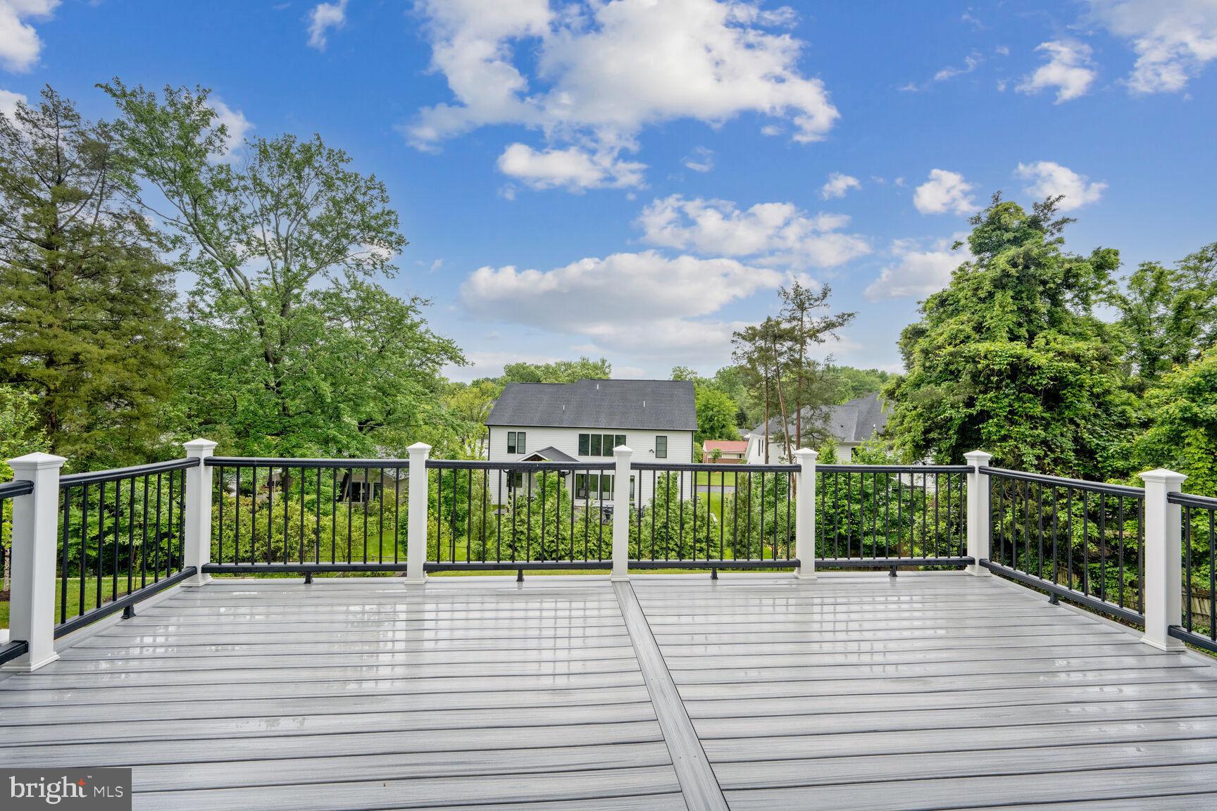 MCLEAN MANOR - Residential