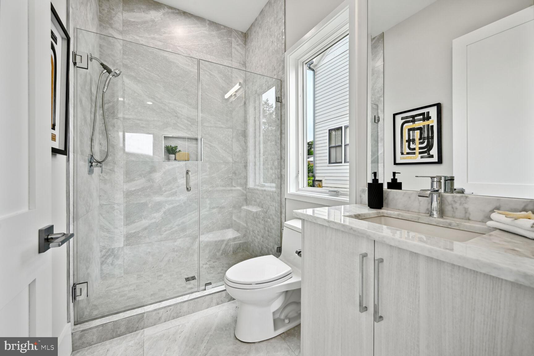 MCLEAN MANOR - Residential