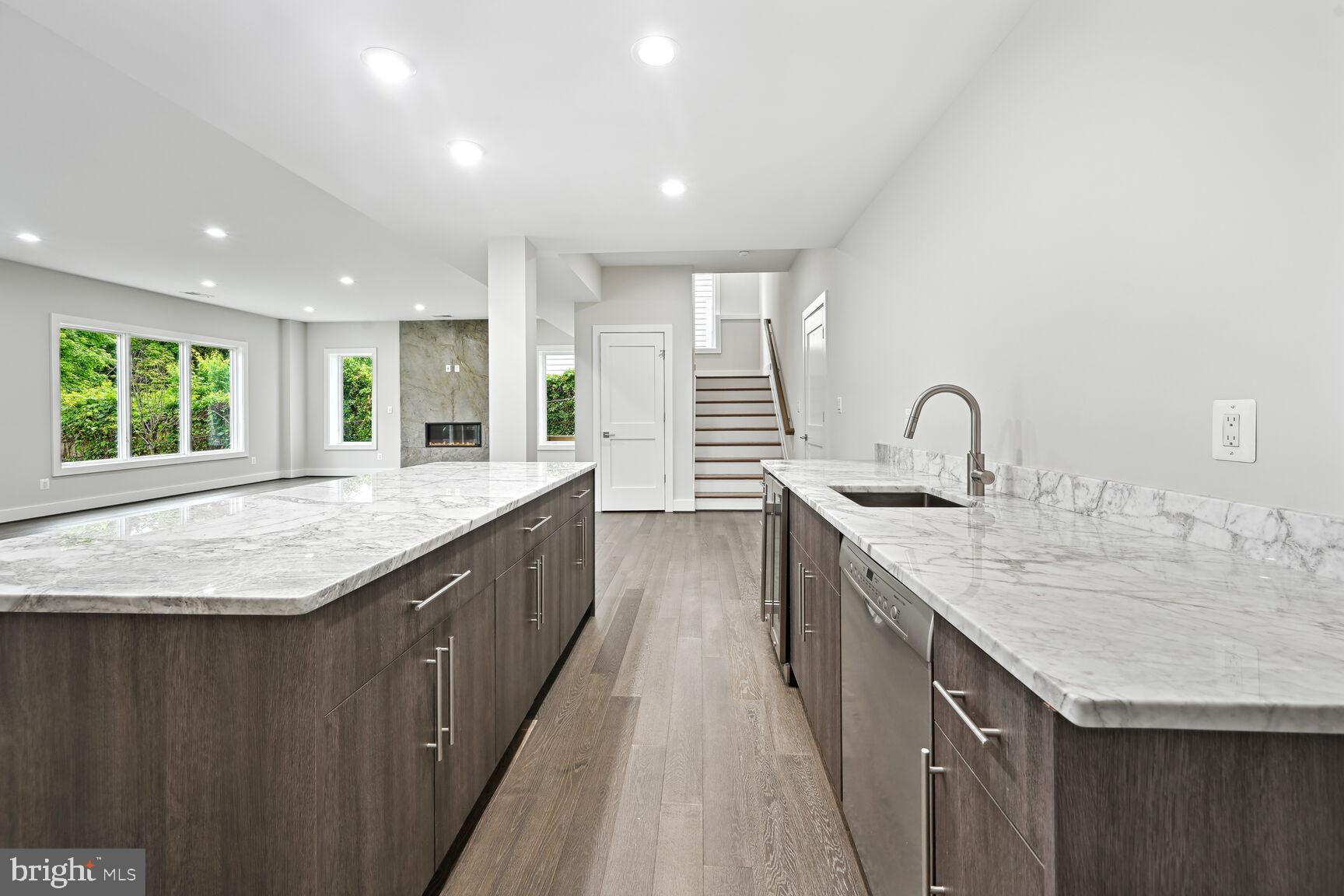 MCLEAN MANOR - Residential