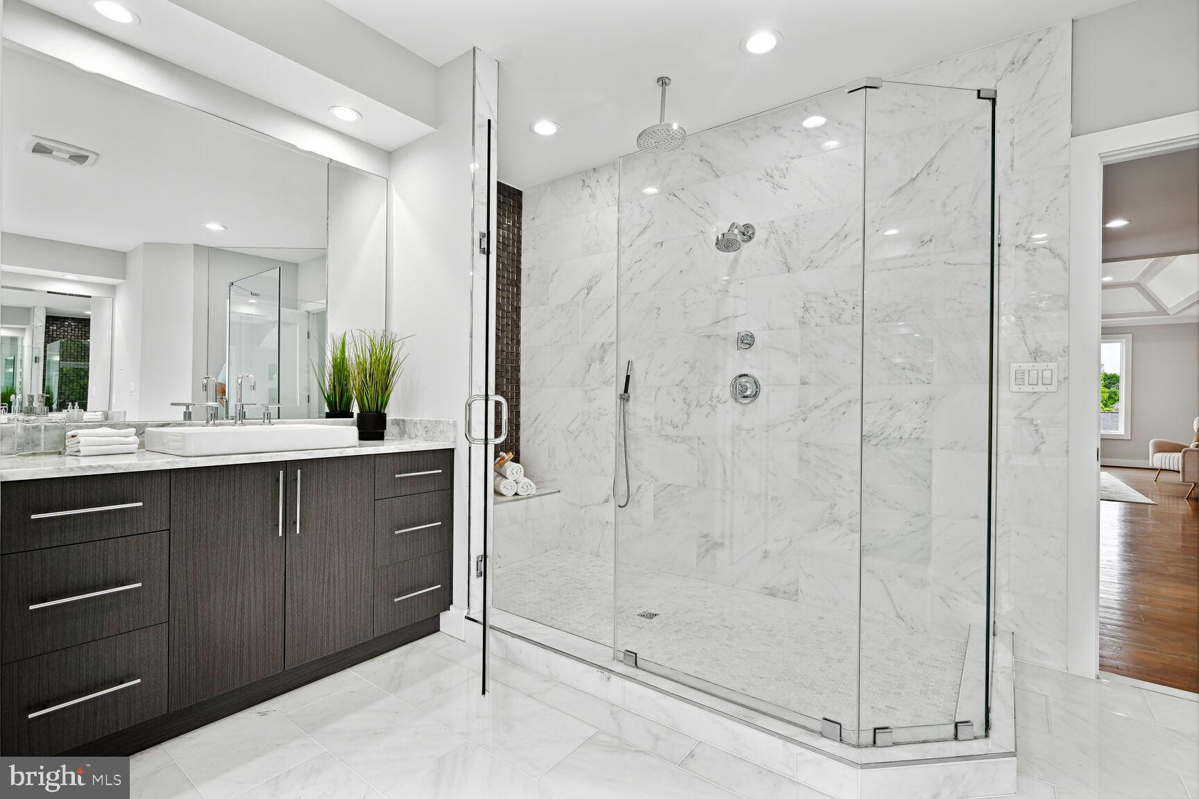 MCLEAN MANOR - Residential