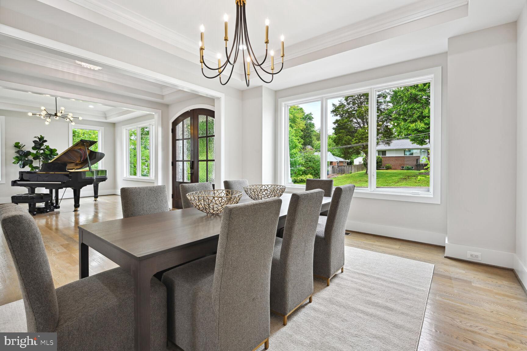 MCLEAN MANOR - Residential