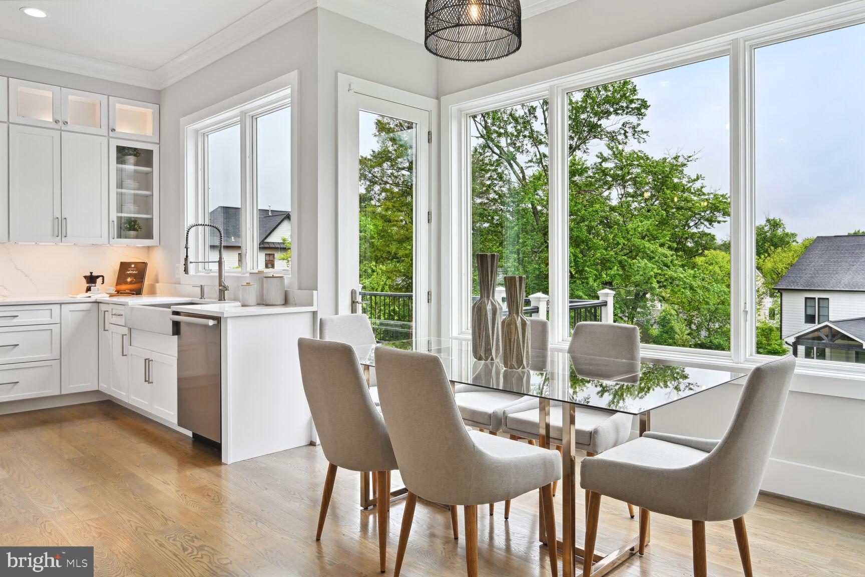 MCLEAN MANOR - Residential