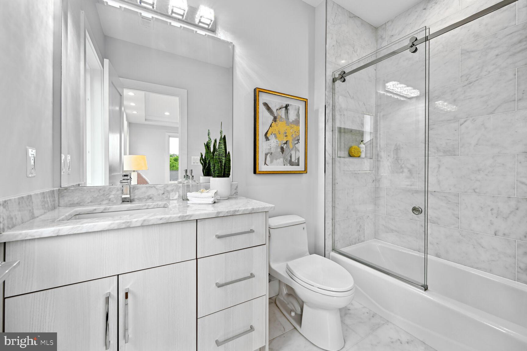 MCLEAN MANOR - Residential