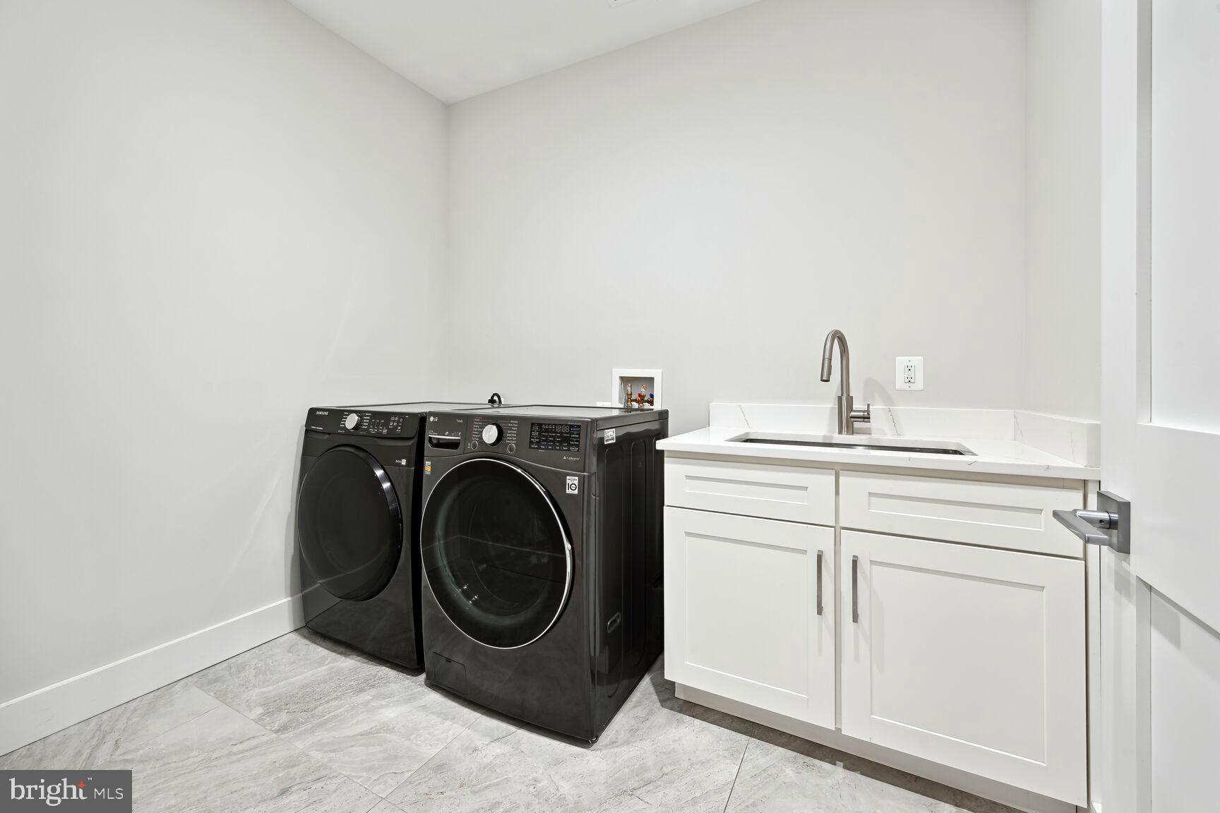 MCLEAN MANOR - Residential