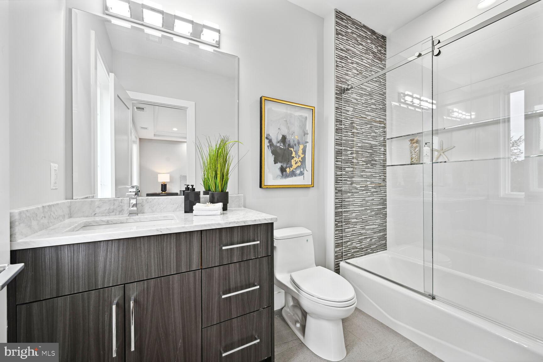 MCLEAN MANOR - Residential