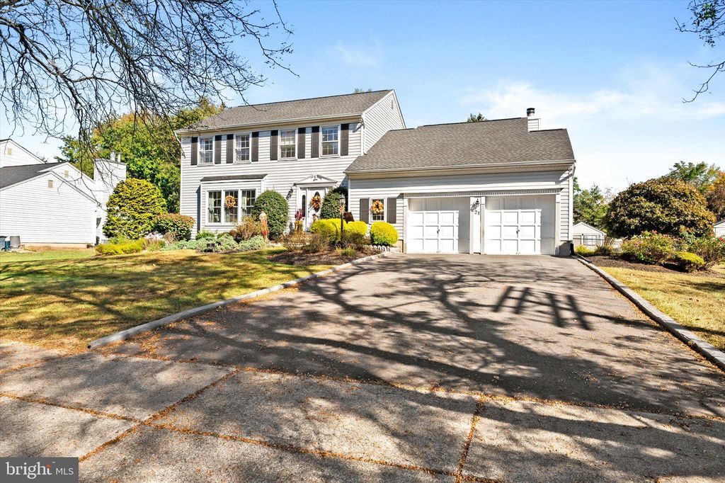 Photo of 21 Village Drive W, HAMILTON, NJ 08620 (MLS # NJME2067624)