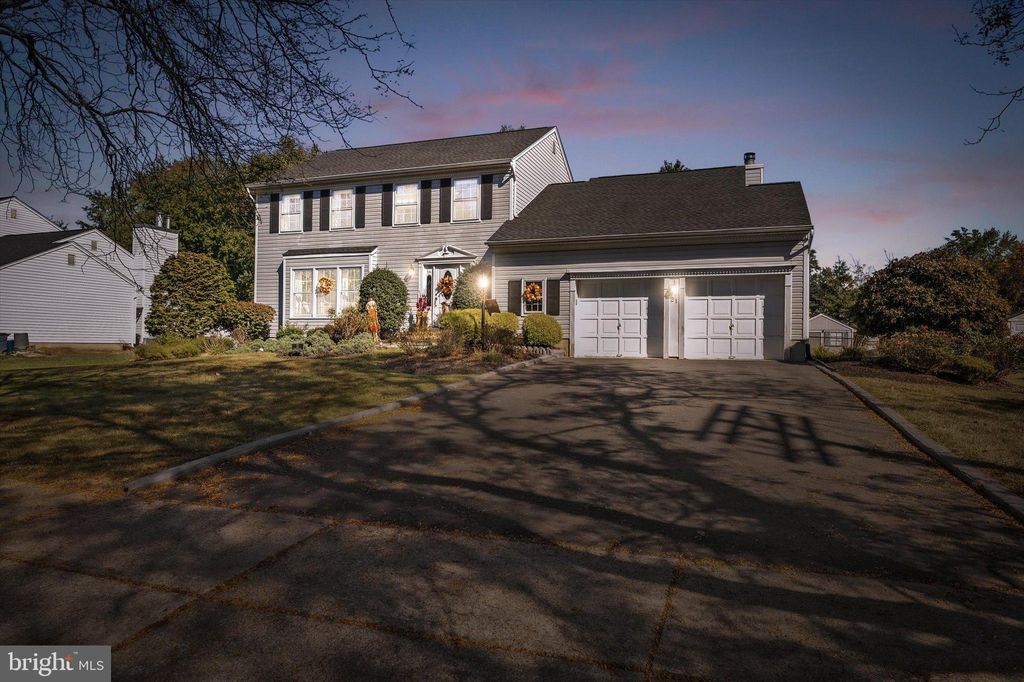 Photo of 21 Village Drive W, HAMILTON, NJ 08620 (MLS # NJME2067624)
