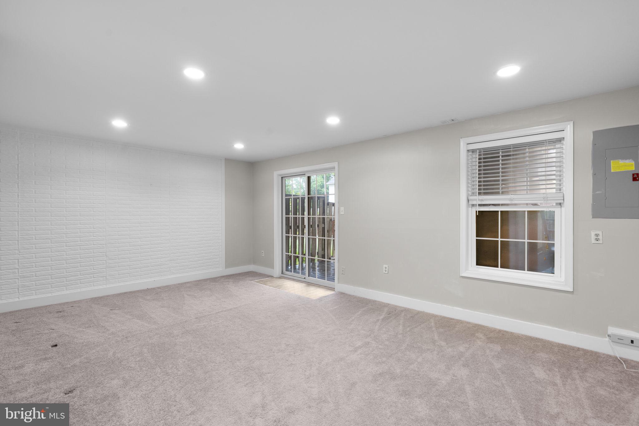 POTOMAC CHASE - Residential