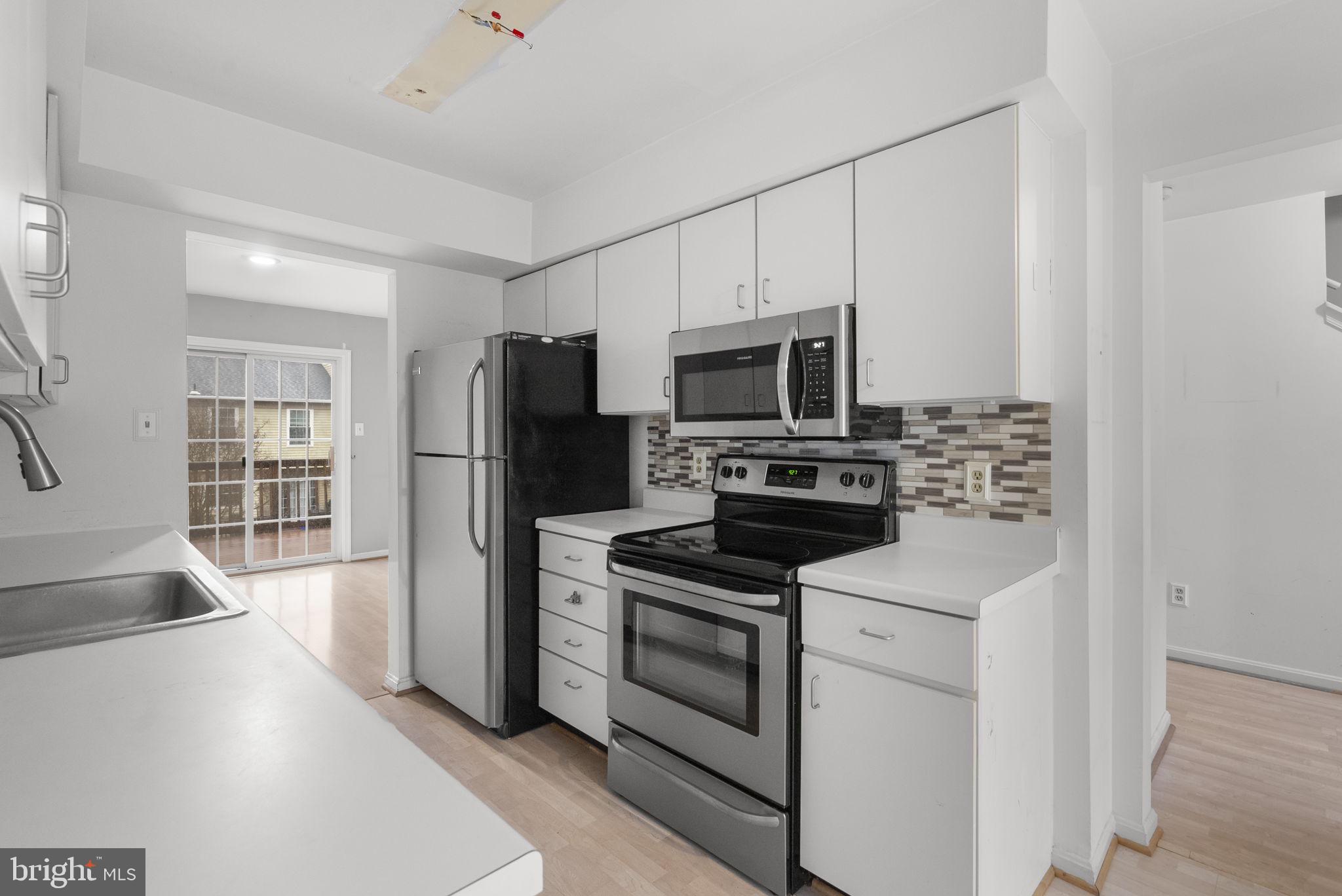 16 GRAVENHURST COURT