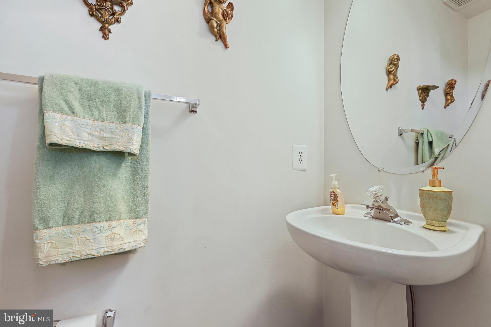 ASHBURN VILLAGE - Residential