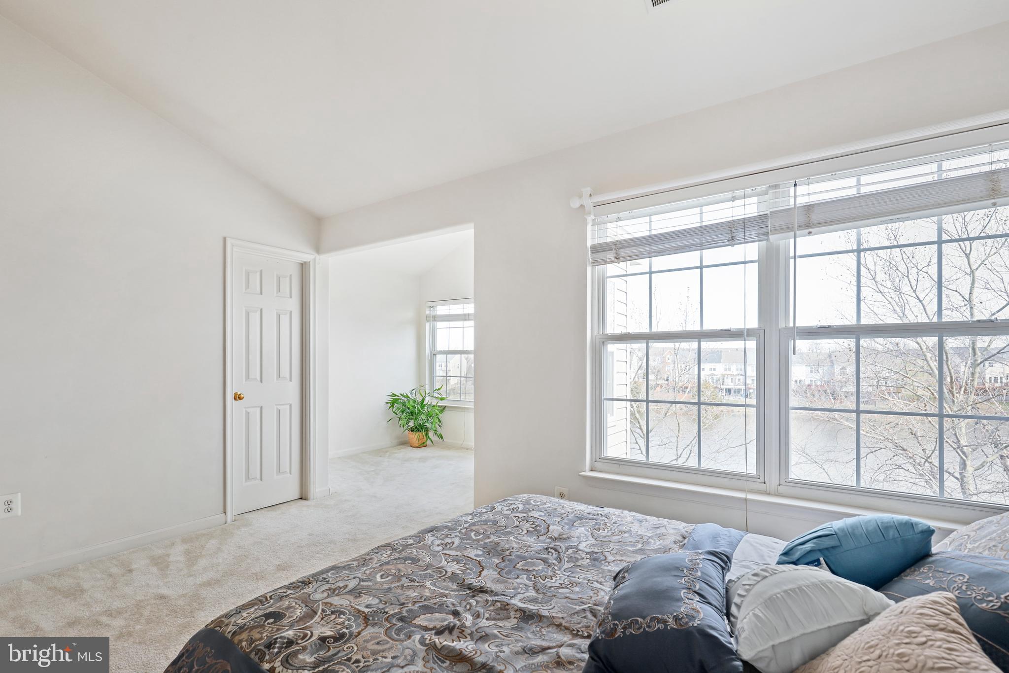 ASHBURN VILLAGE - Residential