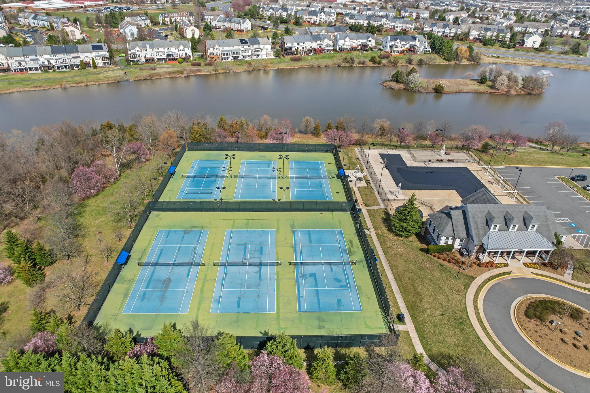 ASHBURN VILLAGE - Residential