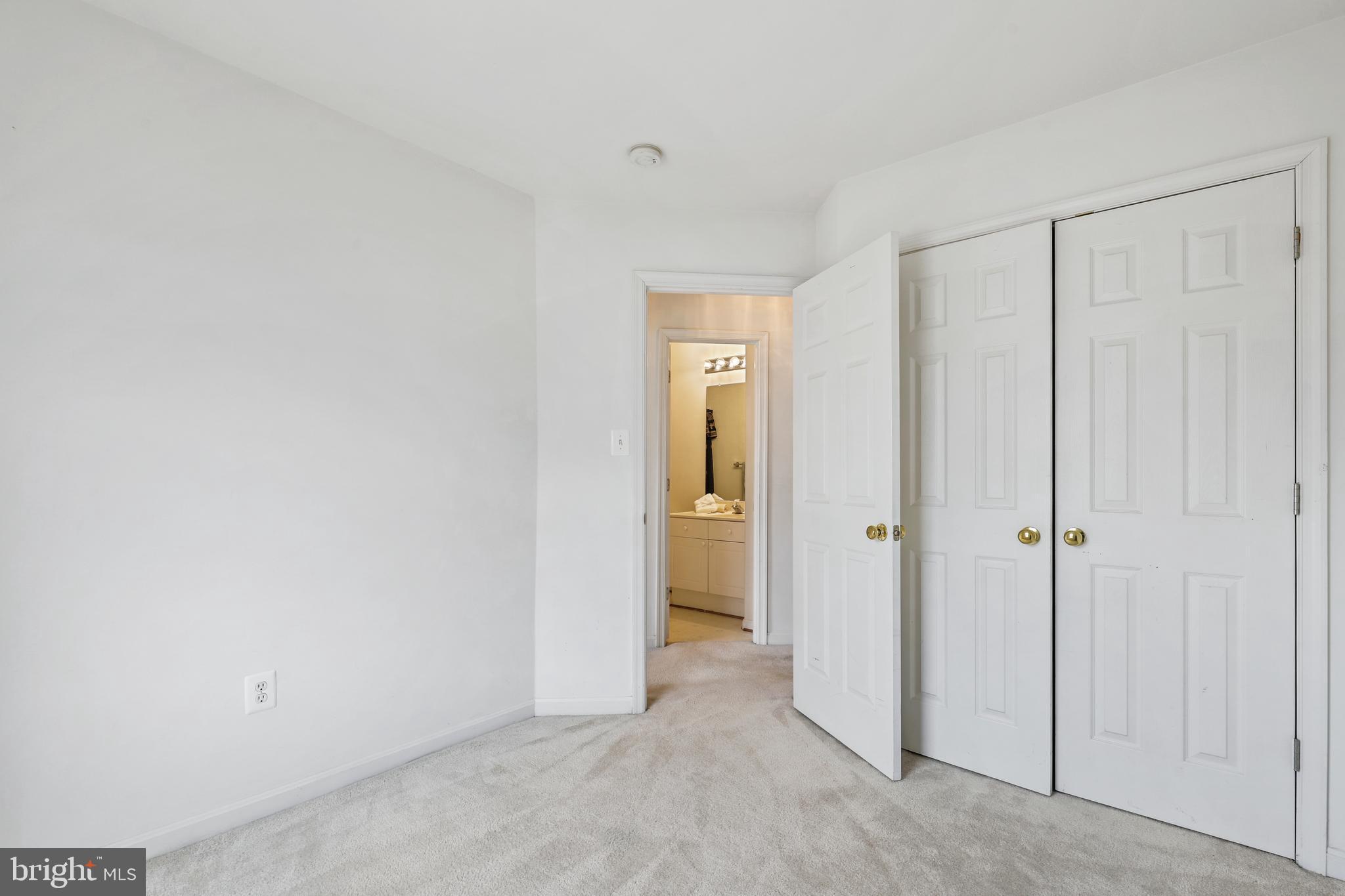 ASHBURN VILLAGE - Residential