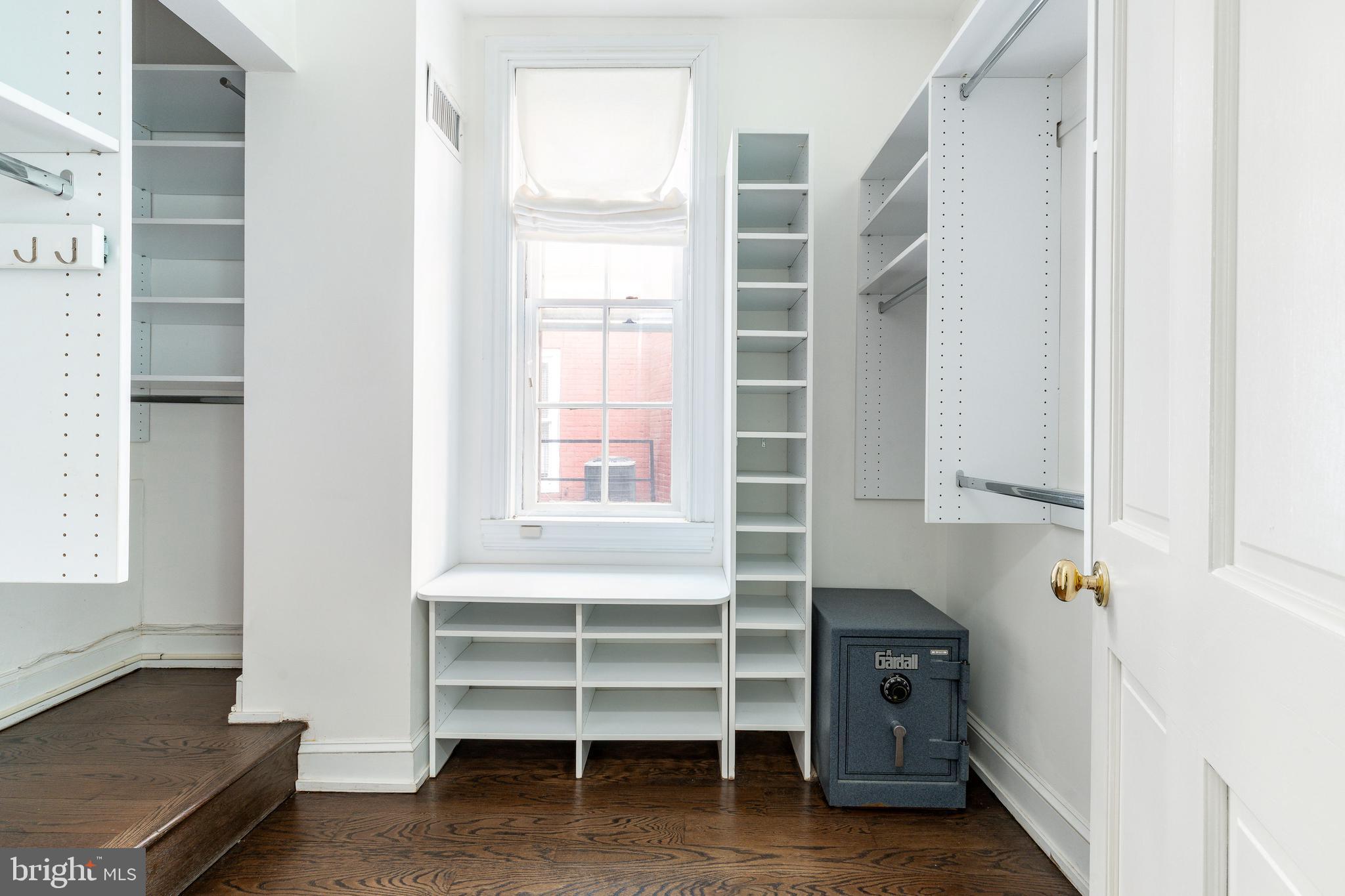 SOCIETY HILL - Residential