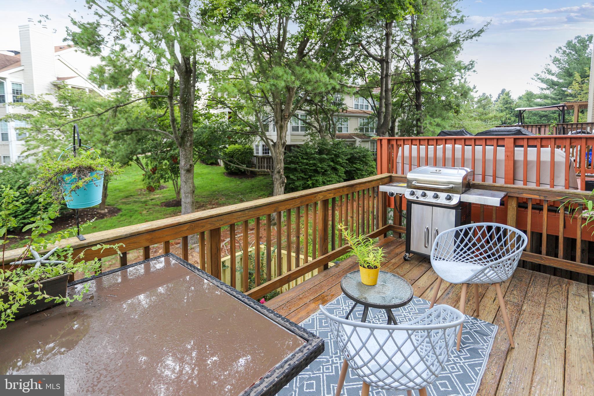 PINECREST - Residential