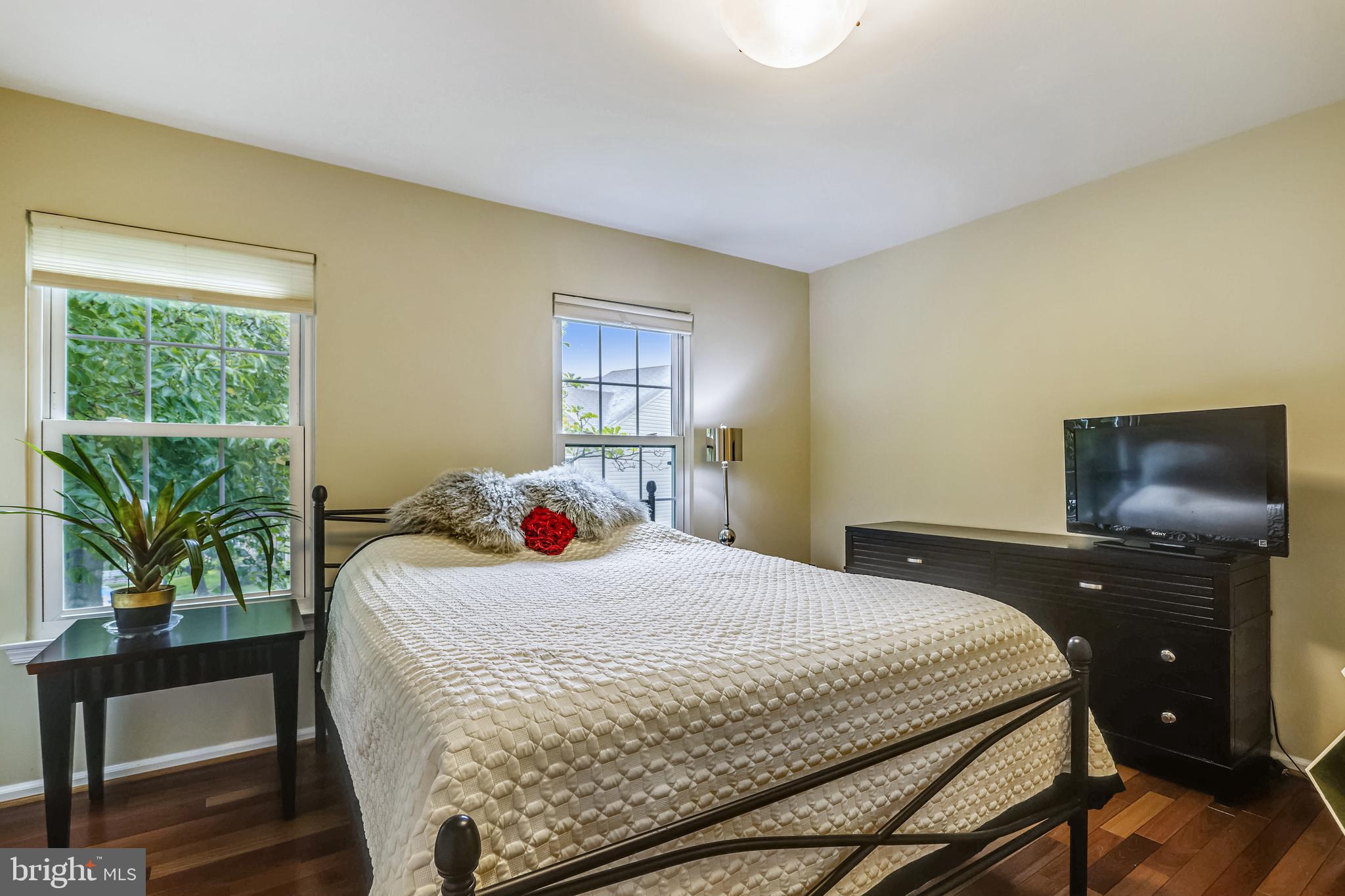 PINECREST - Residential