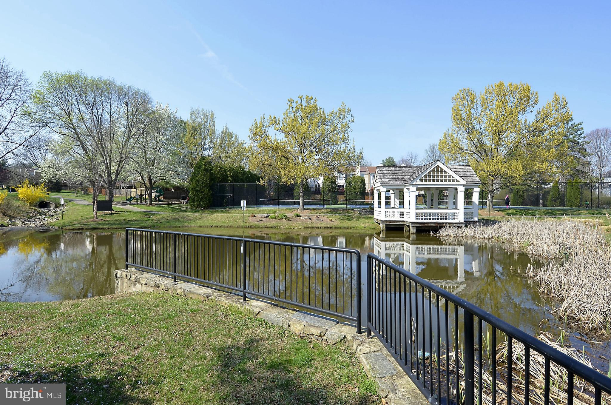 PINECREST - Residential