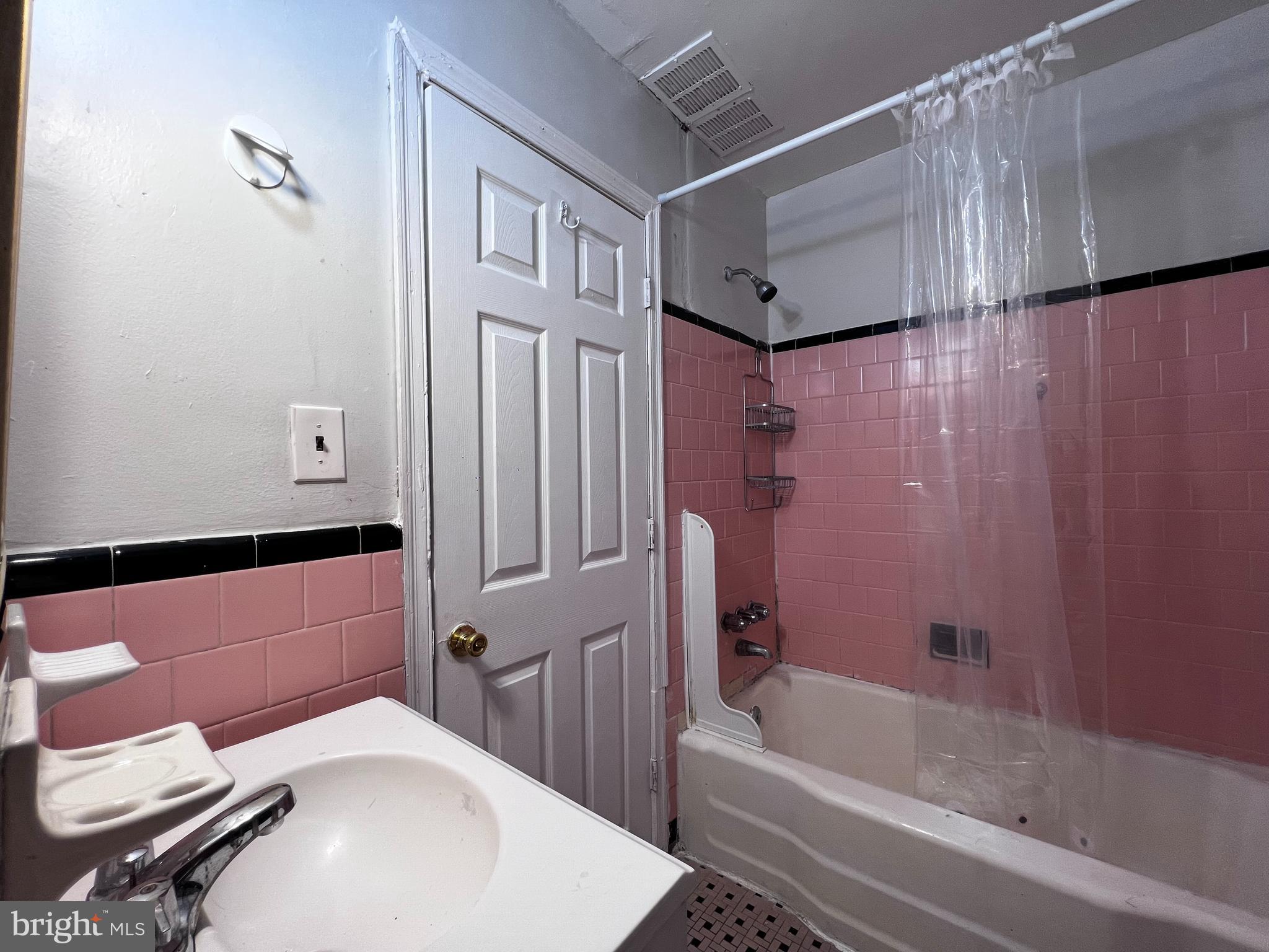 OXFORD CIRCLE - Residential Income