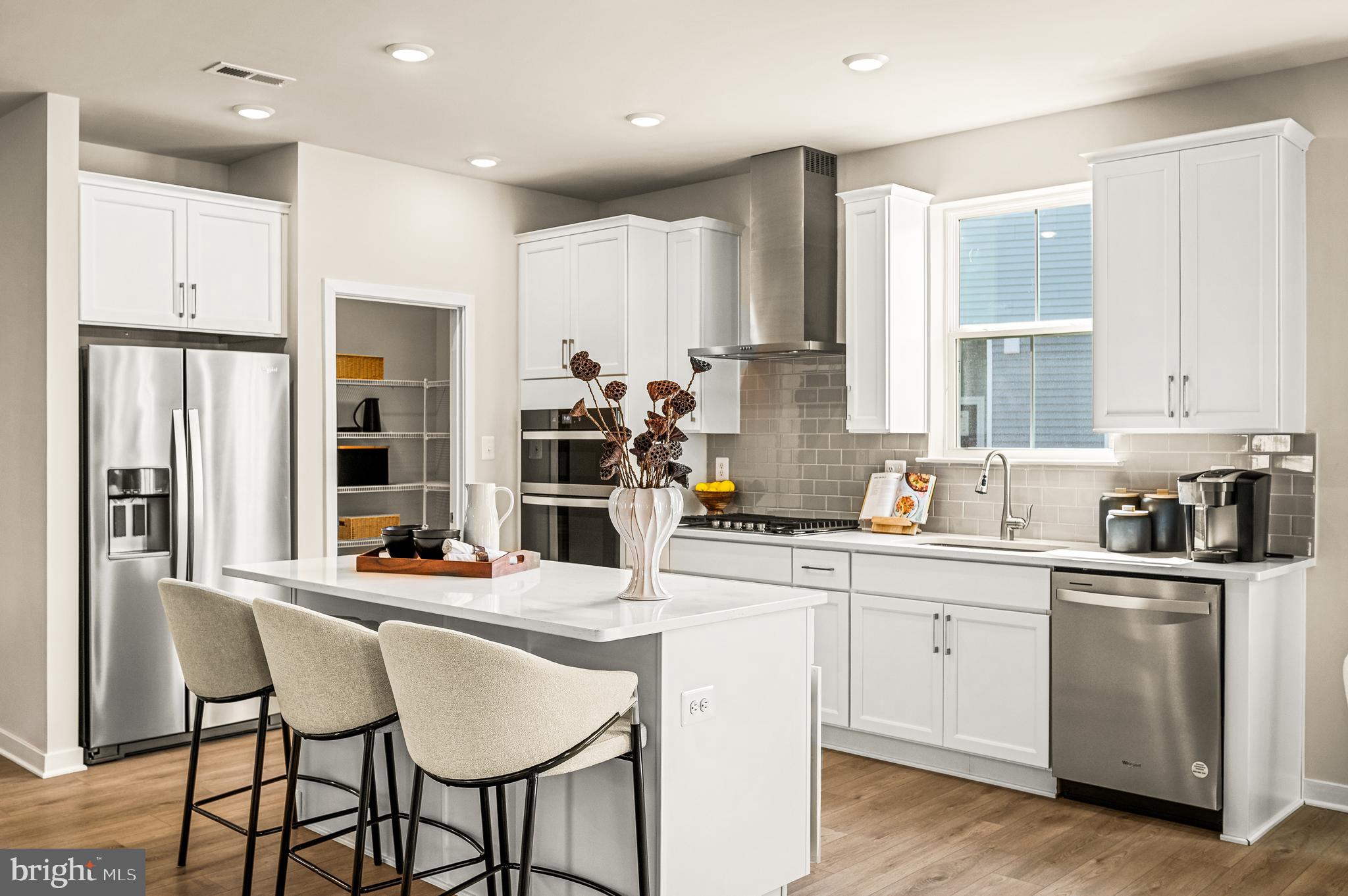 916 RESORT BOULEVARD