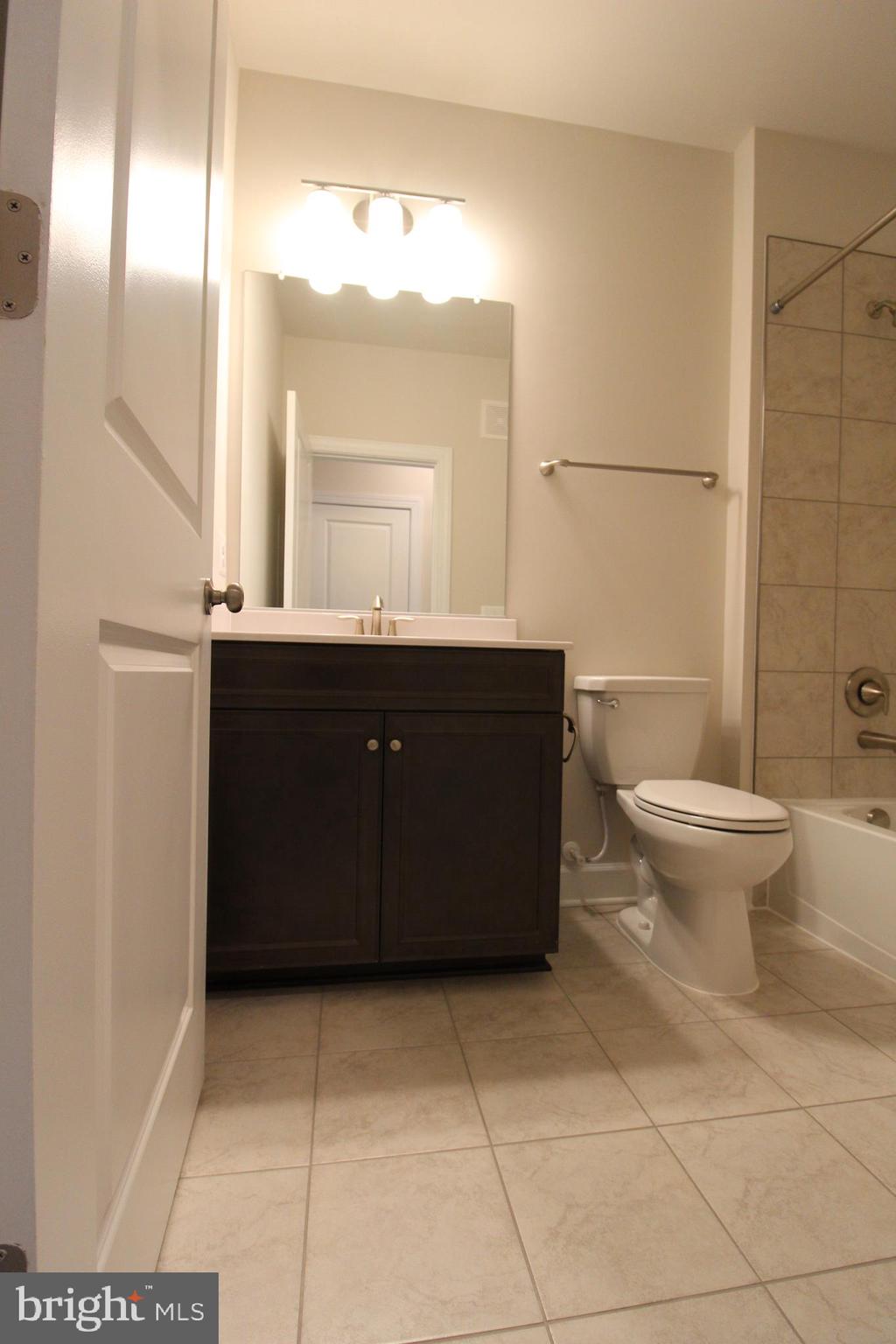 METRO WALK AT MOOREFIELD STATION - Residential Lease