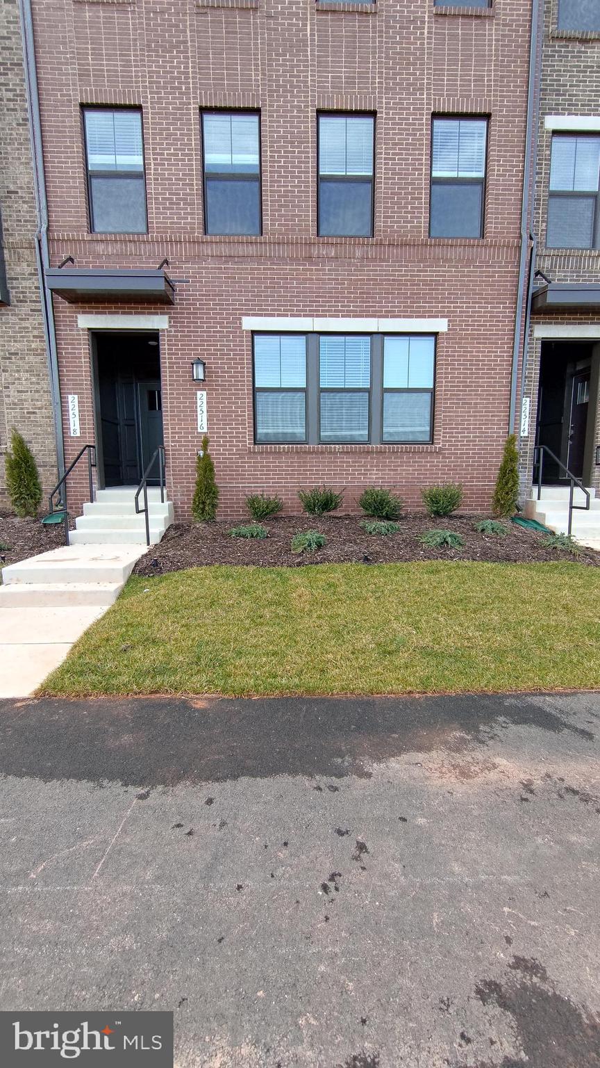 METRO WALK AT MOOREFIELD STATION - Residential Lease