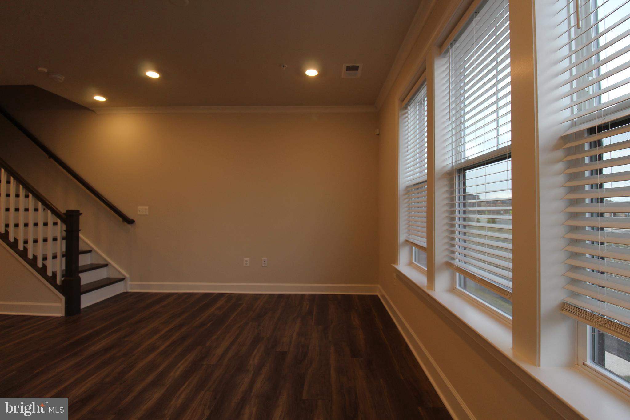 METRO WALK AT MOOREFIELD STATION - Residential Lease