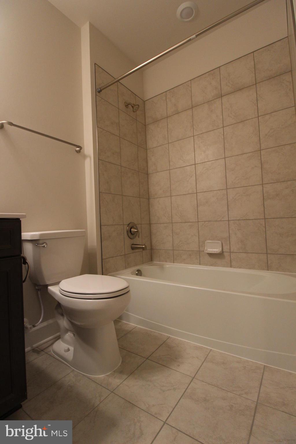 METRO WALK AT MOOREFIELD STATION - Residential Lease