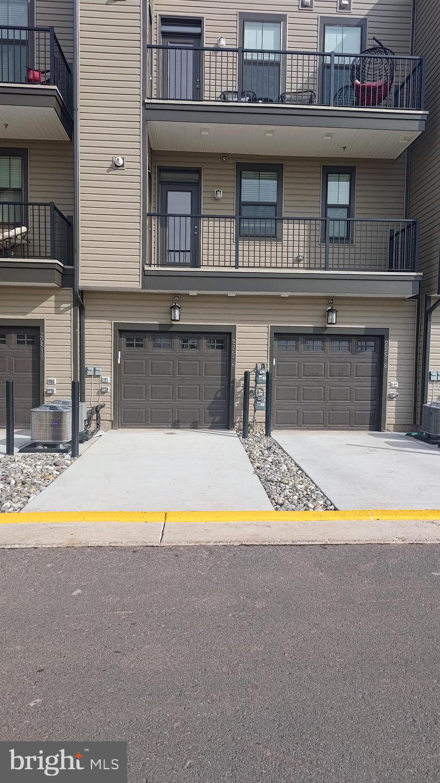 METRO WALK AT MOOREFIELD STATION - Residential Lease