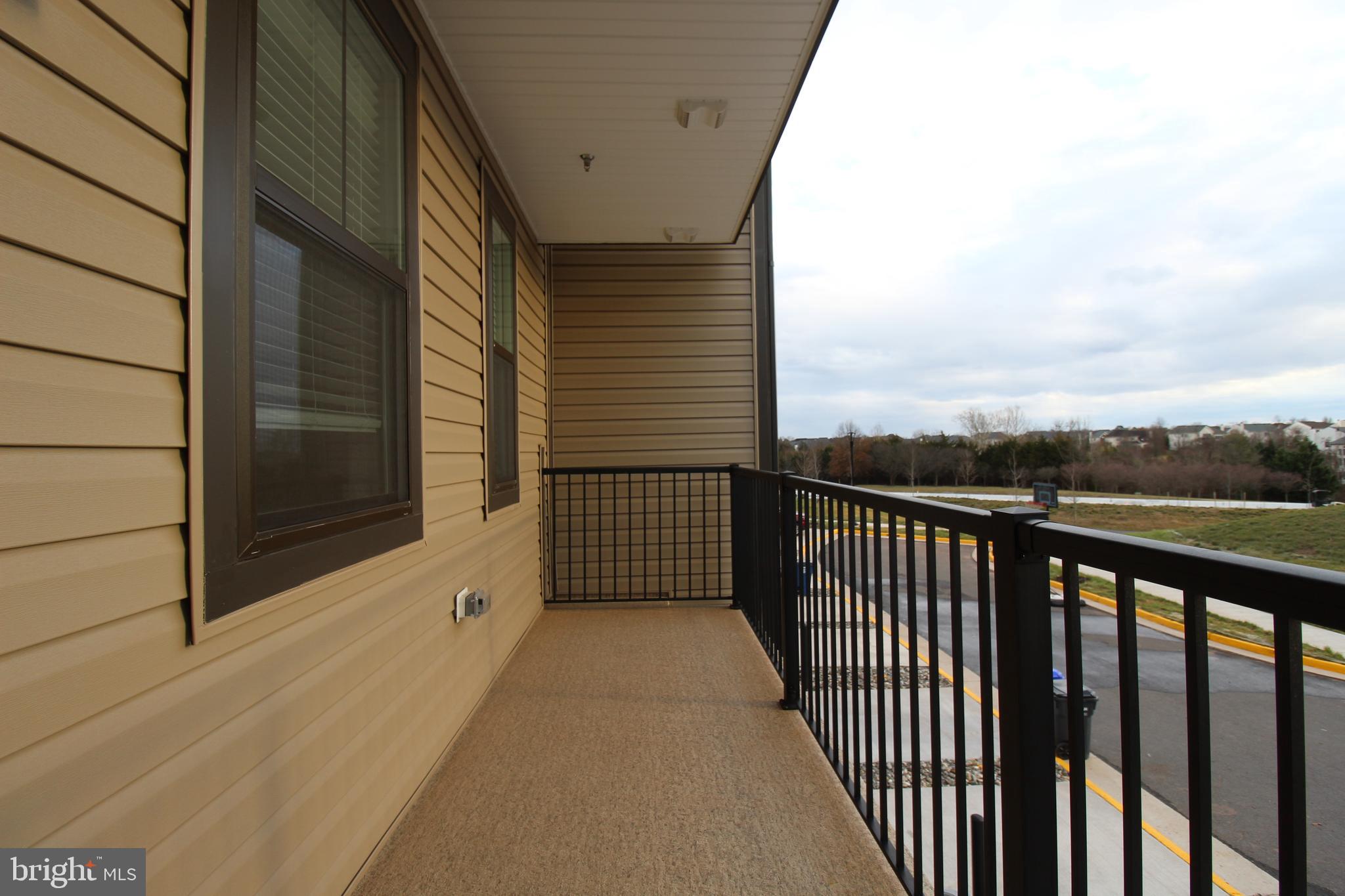 METRO WALK AT MOOREFIELD STATION - Residential Lease