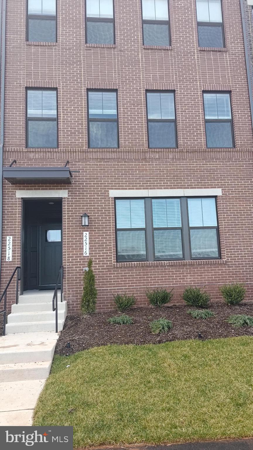 METRO WALK AT MOOREFIELD STATION - Residential Lease