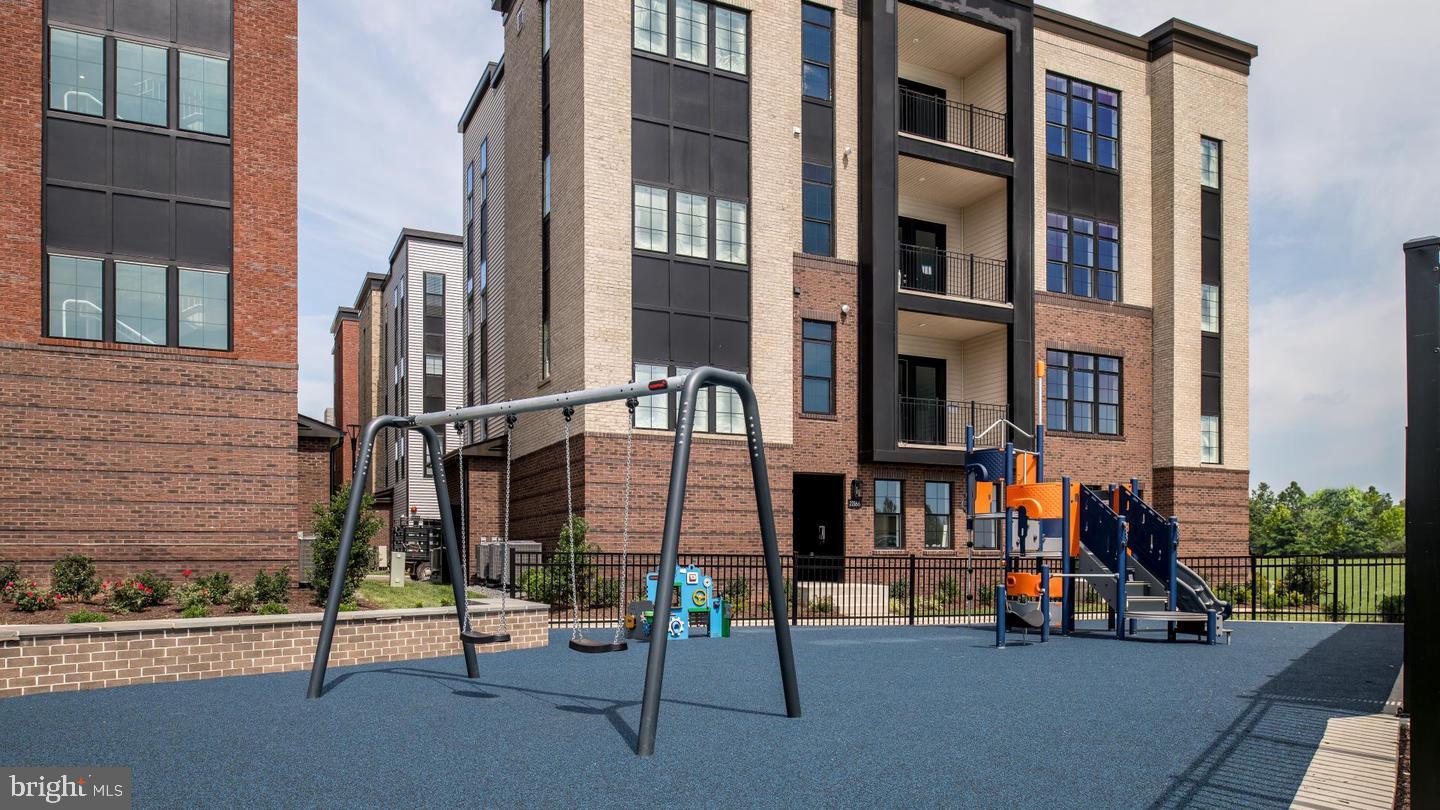 METRO WALK AT MOOREFIELD STATION - Residential Lease